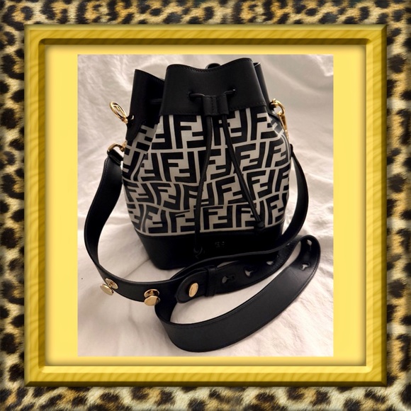 👑✅PRICE FIRM✅ AUTHENTIC FENDI  PVC Mon Tresor Small Bucket Bag - Picture 1 of 16